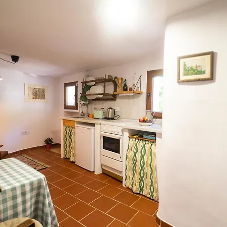 Cozy Apartment Downtown Orgiva Esterno foto