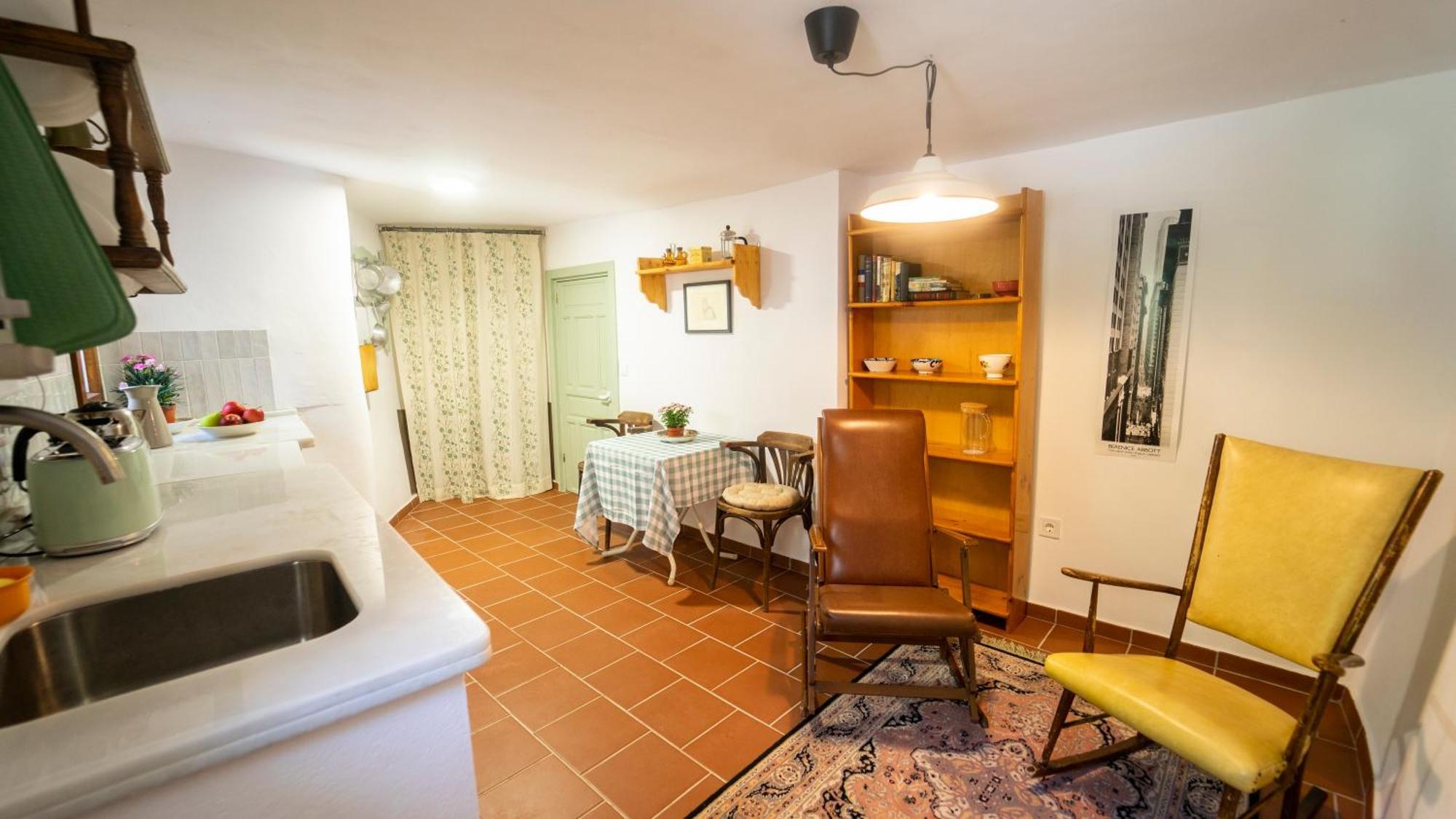 Cozy Downtown Apartment Orgiva