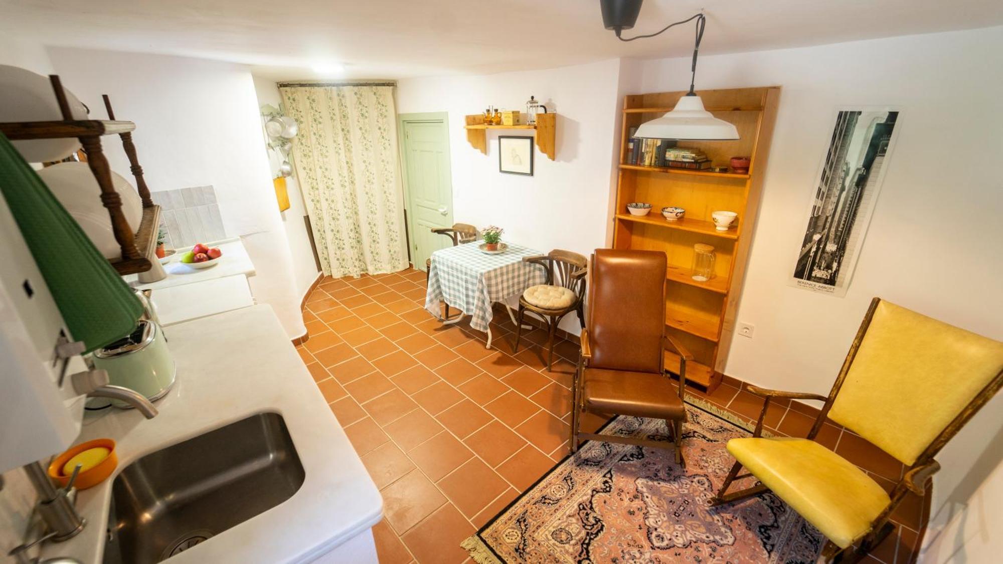 Cozy Downtown Apartment Orgiva